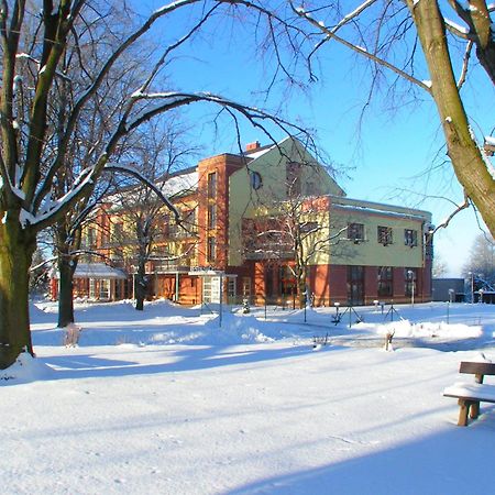 April Hotel Panorama リフノフ・ナト・クニェジュノウ エクステリア 写真