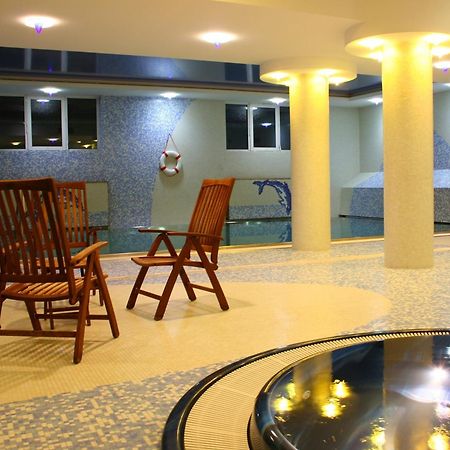 April Hotel Panorama リフノフ・ナト・クニェジュノウ エクステリア 写真