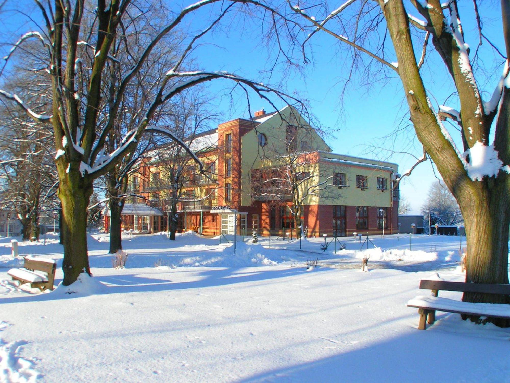 April Hotel Panorama リフノフ・ナト・クニェジュノウ エクステリア 写真