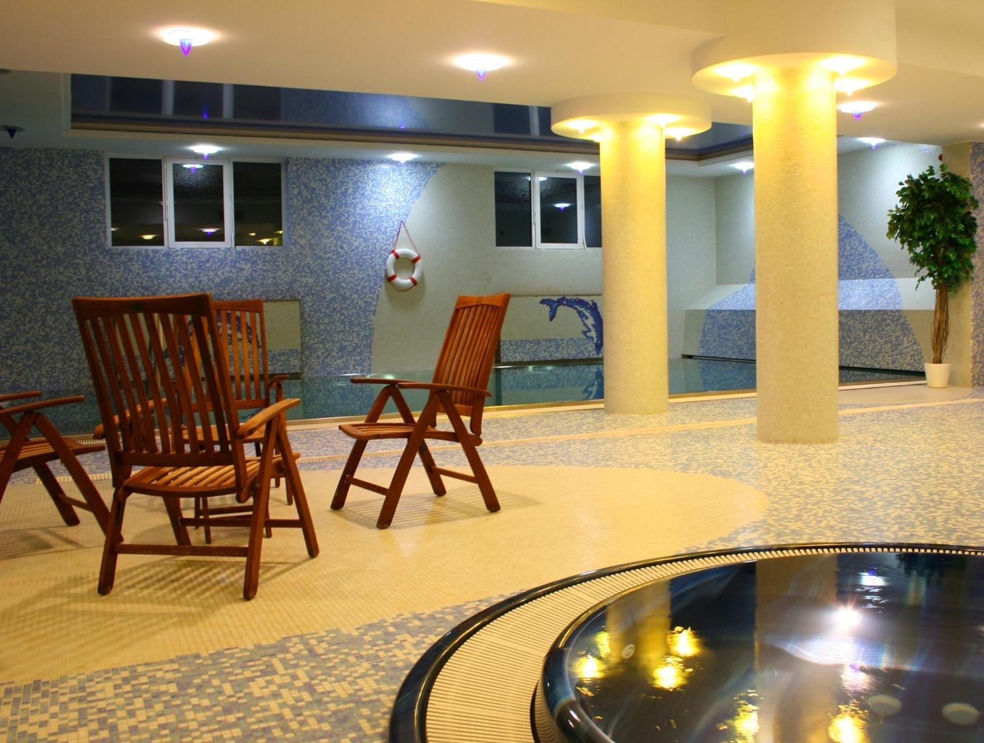 April Hotel Panorama リフノフ・ナト・クニェジュノウ エクステリア 写真
