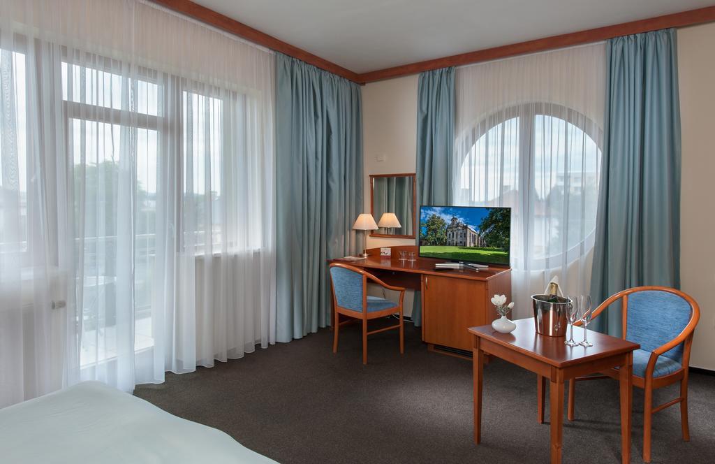 April Hotel Panorama リフノフ・ナト・クニェジュノウ エクステリア 写真