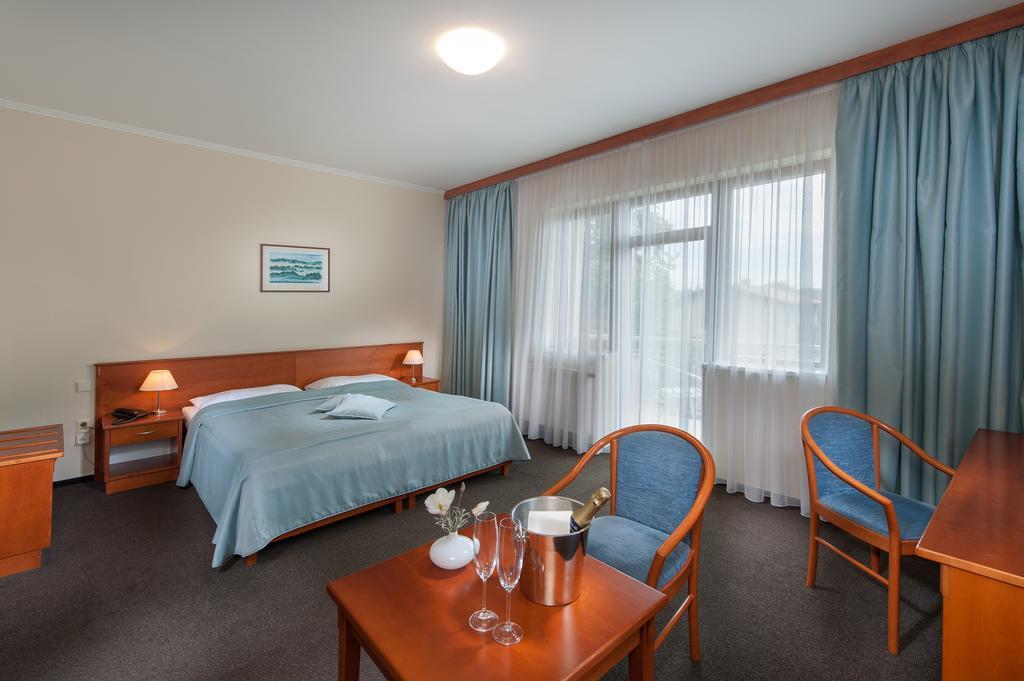 April Hotel Panorama リフノフ・ナト・クニェジュノウ エクステリア 写真