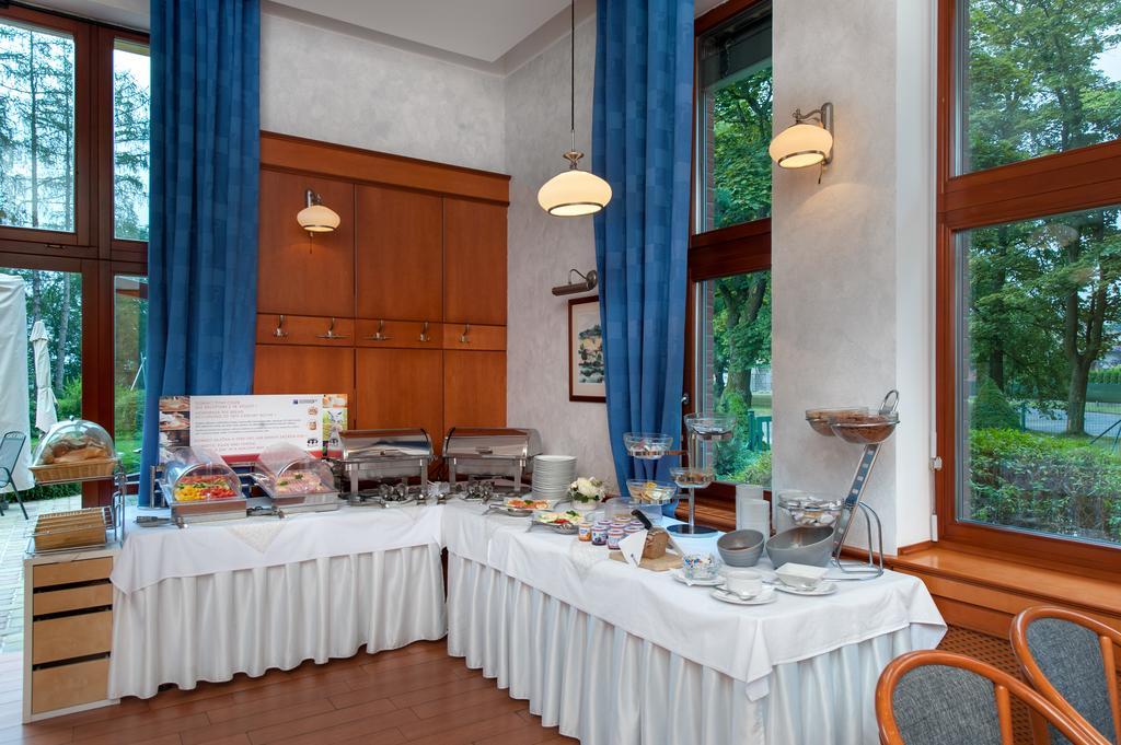 April Hotel Panorama リフノフ・ナト・クニェジュノウ エクステリア 写真