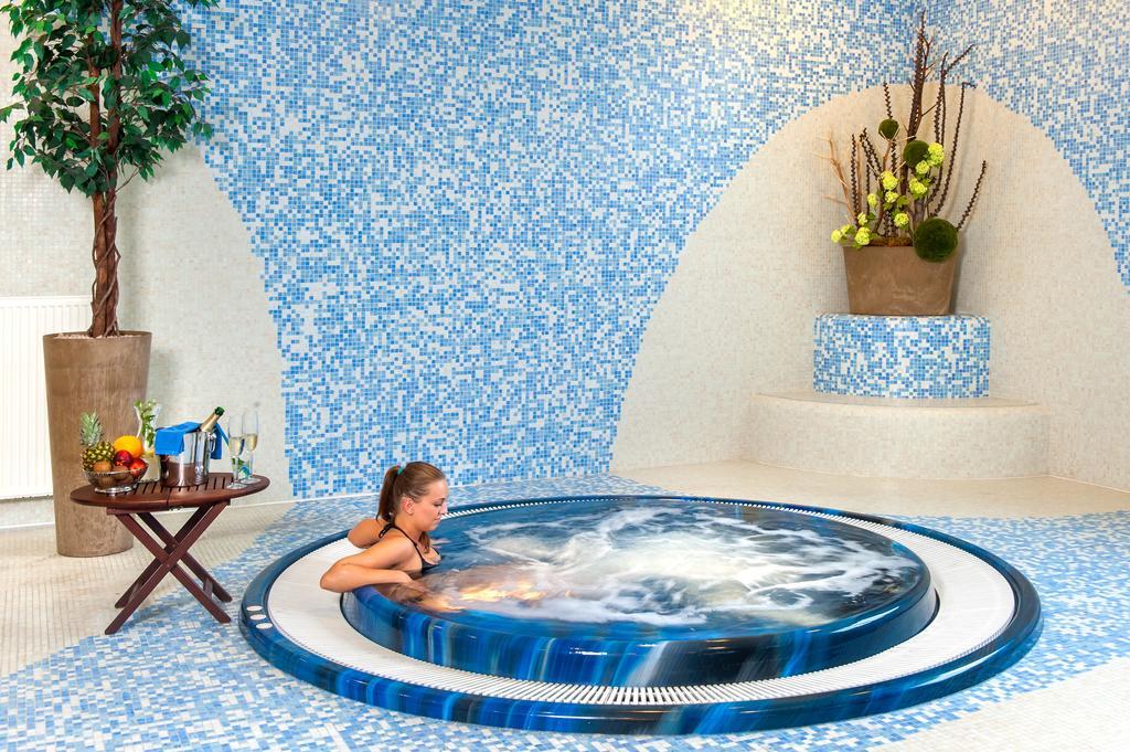 April Hotel Panorama リフノフ・ナト・クニェジュノウ エクステリア 写真