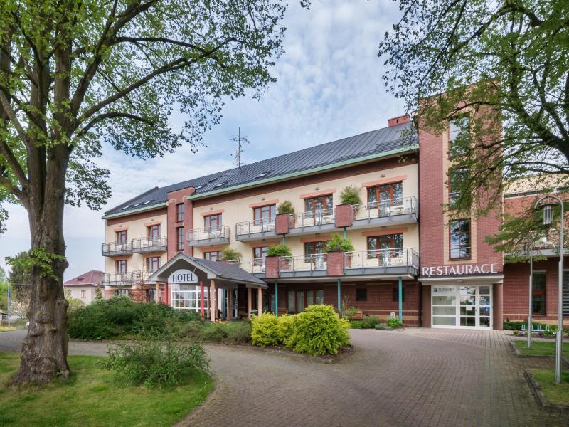 April Hotel Panorama リフノフ・ナト・クニェジュノウ エクステリア 写真