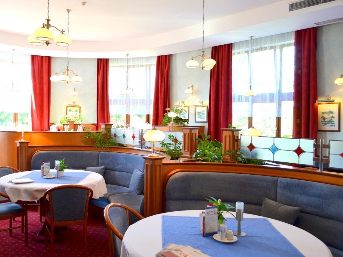 April Hotel Panorama リフノフ・ナト・クニェジュノウ エクステリア 写真
