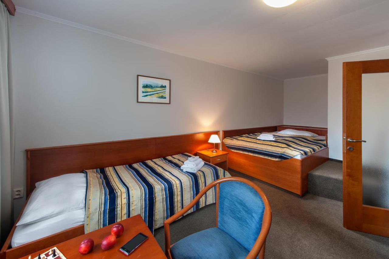 April Hotel Panorama リフノフ・ナト・クニェジュノウ エクステリア 写真
